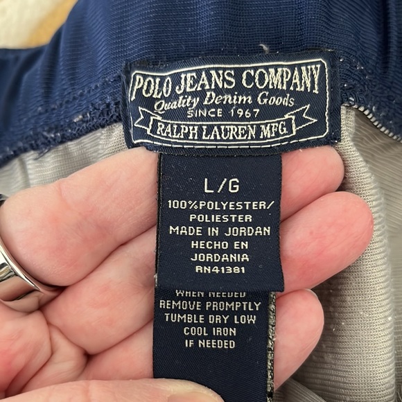 🇺🇸RALPH LAUREN SHORTS W/POCKETS SZ L GREY W/WHITE STRIPS ON SIDES GREAT COND. - Picture 4 of 5